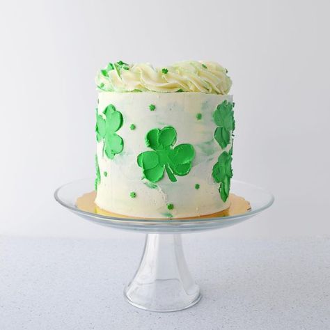 September’s Cakes on Instagram: "I’m so excited to share this cake with you as it was made in part of a collaboration with Eliza of @ellesweetshoppe! Not only is she so kind and sweet but also very talented! Go take a look at what she made for our St. Patrick’s Day, shamrock themed collab! ☘️ . . For my shamrock cake I took my inspiration from those tiny shamrock shaped sprinkles! I thought they were so cute! I created my shamrock patterns on my cake using parchment paper cut outs. I applied the Saint Patrick’s Day Cake, St Patrick’s Day Birthday Cake, Lucky One Birthday Cake, Lucky One Smash Cake, St Patrick’s Day Cake, St Patrick Day Cake, St Patricks Cake, Irish Birthday Cake, St Patricks Day Cake