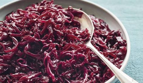 Mary Berry Simmered Red Cabbage and Cider | Christmas Side Dish Christmas Day Recipes, Mary Berry Christmas, Red Cabbage Recipe, Mary Berry Cooks, James Martin Recipes, Mary Berry Recipes, Red Cabbage Recipes, Braised Red Cabbage, Mary Berry Recipe