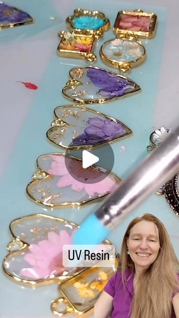 Uv Resin Earrings Diy, Uv Resin Jewelry Tutorials, Uv Resin Jewelry Ideas, Epoxy Jewelry Diy Ideas, Uv Resin Jewelry Diy, Diy Resin Stud Earrings, Resin Earrings Diy, Resin Earrings Ideas, Uv Resin Earrings