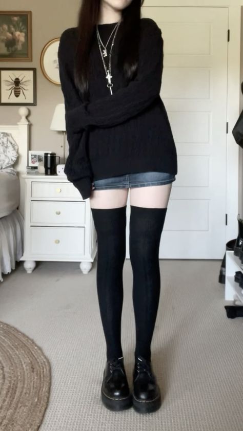 Skirt With Thigh High Socks Aesthetic, Edgy Fits Grunge, Oversized Sweater Fall Outfits, Tigh High Socks, Sweater Socks Outfit, Did Marten Outfits, Outfit Ideas Simple School, Style Thigh High Socks, Fall Outfit Alt