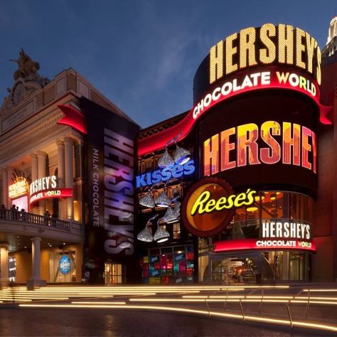 Sweet Experiences - HERSHEY’S CHOCOLATE WORLD Attraction Las Vegas Hershey Factory, Las Vegas Attractions, Vegas Attractions, Hershey Park, Hello Kitty Photos, New York Hotels, Chocolate World, Hershey Chocolate, Vegas Trip