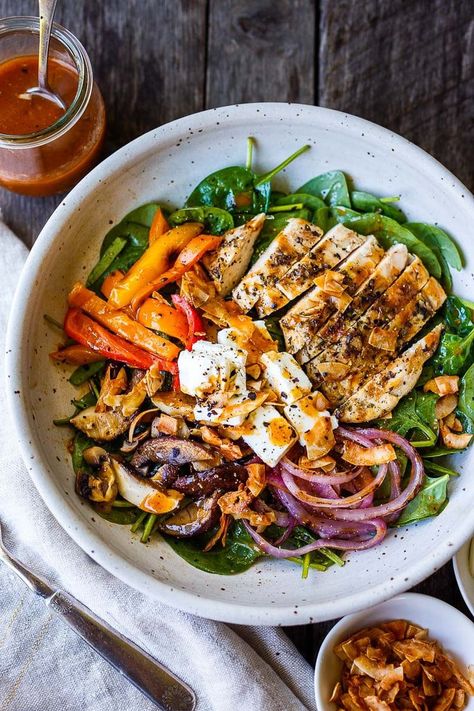 Spinach Salad with Grilled Chicken & Veggies | Feasting At Home Yummy Salad Ideas, New Food Ideas Simple Recipes, Healthy Food For Family, Clean Diet Meal Plan, Healthy Food Recipes Lunch, Chicken Summer Salad, Meat And Salad, Healthy Food Bowls, Healthy Recipes Salad