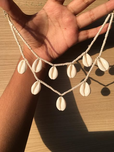 Cowrie Necklace Diy, Cowry Shell Jewelry, Shell Necklace Diy, Seashell Jewellery, Cowrie Shell Bracelet, Cowrie Shell Jewelry, Diy Earrings Easy, Earrings Diy Handmade, Diy Fabric Jewellery