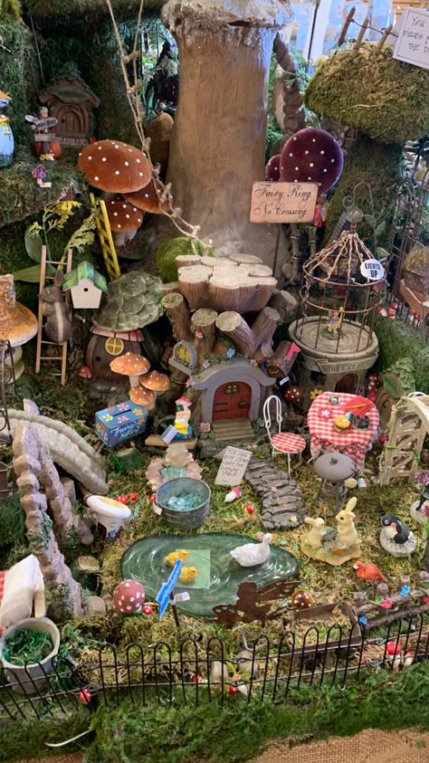 Tiny Fairy House, Hamster Cage Ideas, Fairy Bedroom, Fairy Things, Fairy Village, Fairy Garden Party, Fairy Gnome, Fairy House Diy, Fairy Garden Designs