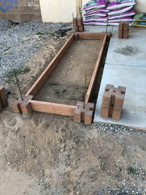 Planter Box Diy, Garden Blocks, Raised Planter Boxes, Diy Planter Box, Diy Planter, Pallet Planter, Diy Raised Garden, Rose Bushes, Natural Fertilizer