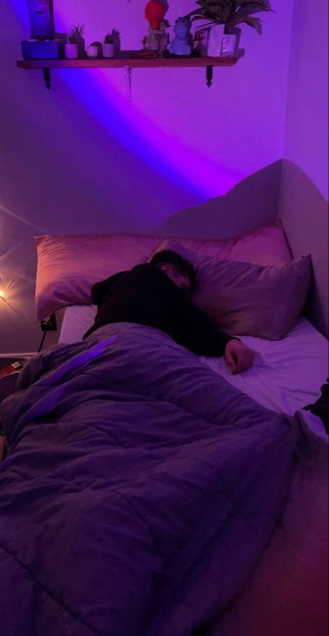 Napping Together Couple, Guy Sleeping In Bed Snapchat, Laying In Bed Aesthetic Couple Night, Sleeping Girlfriend Aesthetic, Boy And Girl Sleeping Together, Night Bed Pics, Fake Couple Snaps Night Bed, Fake Sleeping Snaps, Couple Napping Aesthetic