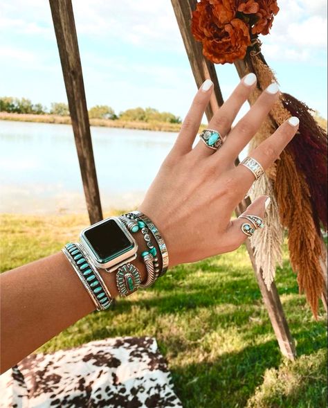 Stacked Western Rings, Outfits To Wear With Turquoise Jewelry, Tourquise Jewelry Outfits, Western Bracelet Stack, Western Jewelry Stack, Western Accessories Women, Cowgirl Candy, Turquoise Jewelry Outfit, Turquoise Jewelry Western