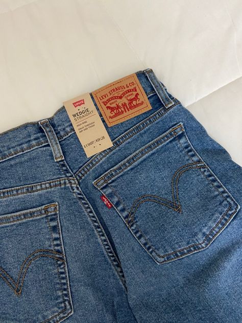 Levi Blue Jeans, Blue Jeans Aesthetic, Blue Levis Jeans, Baggy Jeans For Women, Jeans Aesthetic, Jeans Levis, Fire Fits, Levi’s Jeans, Teenage Fashion Outfits