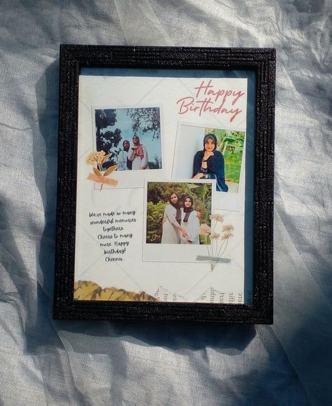 Birthday Photo Frame College, Customised Frames Ideas, Photo Frame Design For Best Friend, Birthday Picture Frames Design, Birthday Frame Ideas For Best Friend, Aesthetic Photo Frame Gift, Mini Frame Photo, Vintage Photo Frame Ideas Handmade, Collage Photo Frame Ideas Handmade