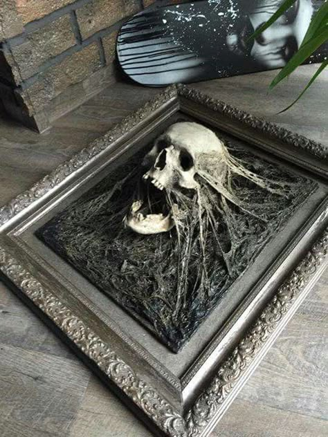 Skull Coming Out Of Wall, Creepy Halloween Wreaths Diy, Monster Mud Projects, Diy Skull Halloween Decor, Skull Diy Decoration, Skeleton Coming Out Of Mirror, Terrifying Halloween Decorations, Realistic Halloween Decor, Halloween Hallway Ideas