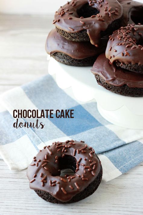 Cream Donut Recipe, Sour Cream Donut, Gluten Recipes, Donuts Chocolate, Cake Donuts Recipe, Chocolate Doughnuts, Homemade Donuts Recipe, Easy Donuts, Cake Donut