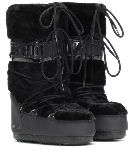 Moon Boots Black, Dr Shoes, Moon Boot, Funky Shoes, Aesthetic Shoes, Moon Boots, Swag Shoes, Dream Shoes, Pretty Shoes