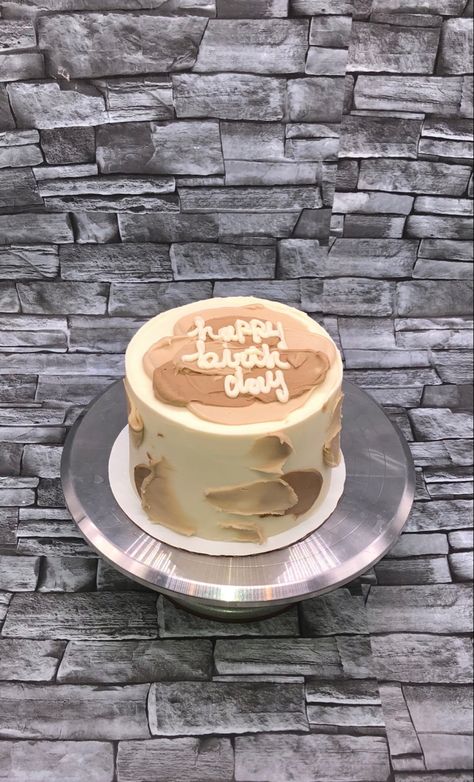 Brown And Beige Birthday Cake, Brown Bday Decor, Beige Cake Design, Beige Birthday Cake, Tan Cake, Brown Birthday Cake, Brown Cakes, Bday Theme Ideas, 20 Birthday Cake