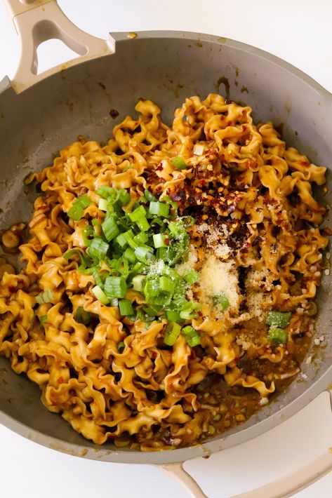 » Spicy Chili Garlic Oil Noodles Eat Like A Model, Garlic Oil Noodles, Fancy Food Recipes, Savoury Board, Quick Meal Recipes, Chili Oil Noodles, Tortillas Chips, Asian Pasta, Oil Noodles