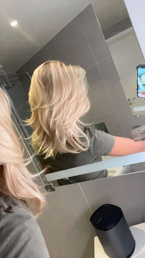 Layered And Angled Hair Long, Mid Length Dimensional Blonde, 90s Layers And Curtain Bangs Brown Hair, Mid Length Blonde Hair Blowout, Collarbone Layered Haircuts, Wedding Guest Hairstyles Blowout, Round Layers Medium Length Hair, Old Money Short Blonde Hair, Butterfly Cut Thick Hair