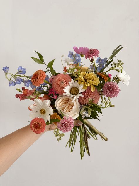 Wildflower Bridal Bouquets, Bridal Bouquet Summer, Wildflower Wedding Bouquet, Bridal Bouquet Spring, Spring Flower Bouquet, September Flowers, Summer Wedding Bouquets, Colorful Bouquet, Wildflower Bouquet