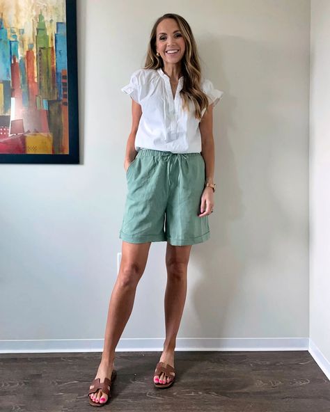 How to Style Non-Denim Shorts - Merrick's Art Lavender Shorts Outfit, Mint Shorts Outfit, Cute Outfits For Hot Weather, Outfits For Hot Weather, Off White Tees, Hot Weather Outfits, Casual Mom Style, Mint Shorts, Blue Denim Shirt