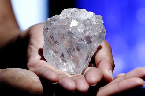 World's Second Largest Rough Diamond Too Big to Sell Diamond Ring Princess Cut, Diamond Mines, Big Diamond, Gold Rings Jewelry, Princess Cut Rings, Diamond Anniversary Rings, Minerals And Gemstones, Rough Diamond, Gem Stone