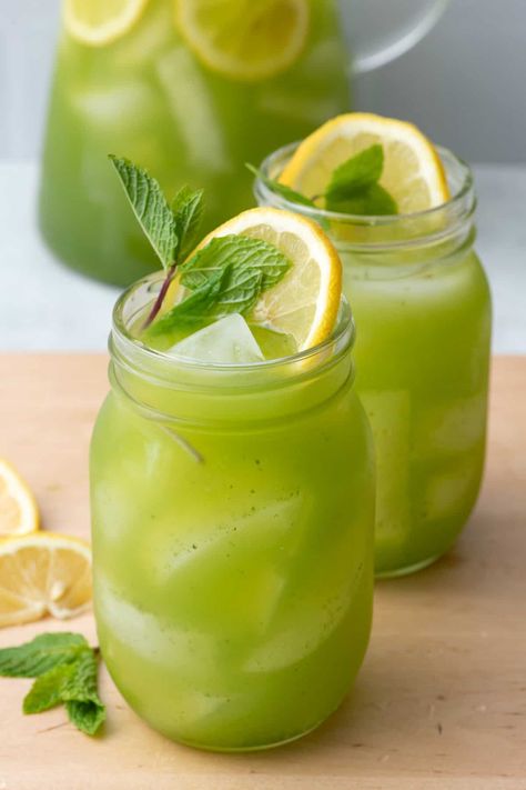 Cucumber Mint Lemonade, Blueberry Spinach Smoothie, Mint Lemonade Recipe, Pineapple Detox, Green Lemonade, Ginger Detox, Pineapple Benefits, Detox Juice Cleanse, Harvest Kitchen