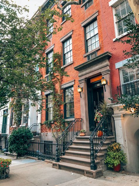 Best NYC Neighborhoods to Live in Your 20’s Nyc Vision Board, Nyc Life Aesthetic, East Village Nyc, Nyc Vibes, Nyc Dream, Life In Nyc, Nyc Neighborhoods, Living In Nyc, Nyc Living