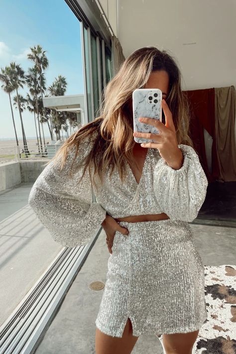 Look Disco, Silver Sequin Skirt, Silver Sequin Top, Black Sequin Skirt, Bridal Events, 12th Tribe, Bachelorette Ideas, Bridal Bachelorette Party, Bachelorette Party Outfit