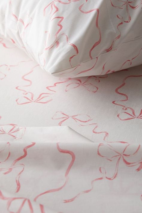 Pink Christmas Sheets, Bow Bed Sheets, Pink Bow Room, Room Decor Twin Bed, Pink Floral Sheets, Urban Outfitters Dorm, Cute Sheets, Aesthetic Bed Sheets, Cute Bed Sheets