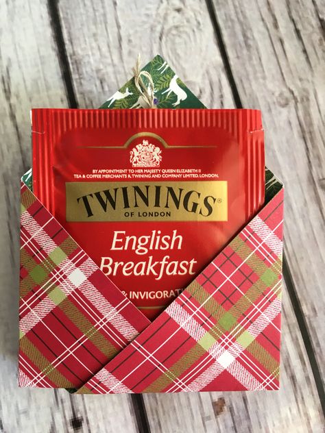 Stampin Up Tea Bag Favors, Paper Craft Tea Bag Holder, Tea Bag Holder Diy Free Pattern, Christmas Tea Party Favors, Tea Bag Gifts, Teabag Packaging, Christmas Tea Bags, Tea Bag Favors, Tea Bag Holders