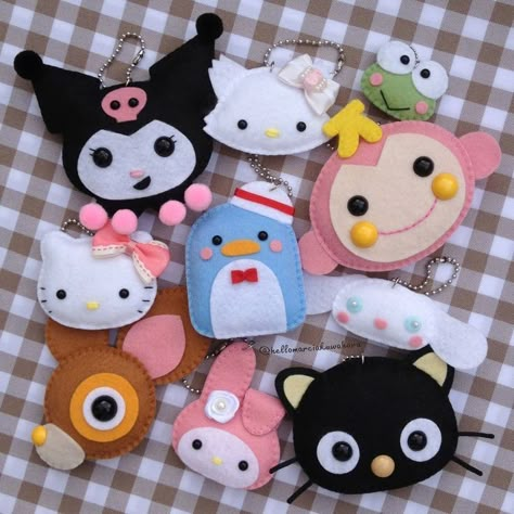 Sanrio Ornaments Diy, Sanrio Arts And Crafts, Sanrio Crafts, Sanrio Diy, Kawaii Felt, Felt Keychain, Felted Cat, Needle Felted Cat, Charmmy Kitty