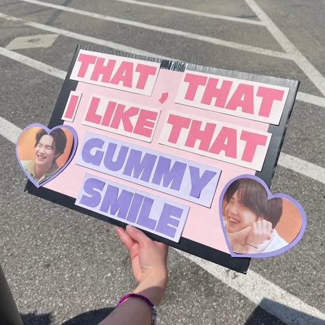 Kpop Concert Sign Ideas, Kpop Concert Poster Ideas, Kpop Concert Freebies, Concert Posters Ideas Fan, Concert Posters Ideas, Concert Poster Ideas, Freebies Kpop, Aespa Concert, Concert Signs