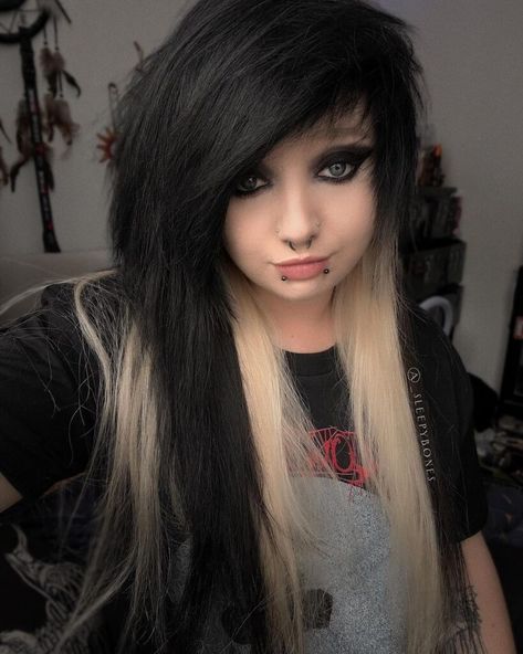 Emo Queen Makeup Looks 2014 Eye Makeup, Elder Emo Makeup, Emo Smokey Eye, Early 2000s Emo Makeup, Emo 2000s Makeup, Emo Makeup Looks 2000s, Queen Makeup Looks, Scene Makeup 2007, Emo Makeup Ideas