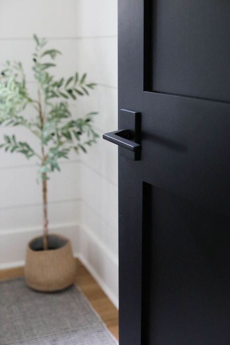 Matte Black Door Handles, Black Door Hardware, Black Interior Door, Interior Door Hardware, Interior Door Styles, Black Interior Doors, Door Handles Interior, Doors Interior Modern, Black Door Handles