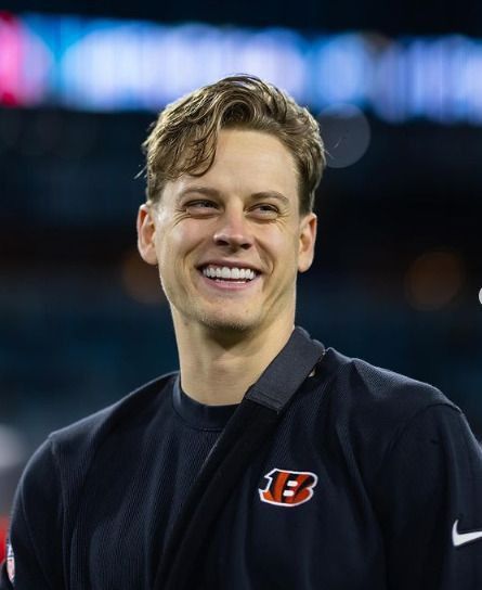 Harvard Motivation, Joe Burrow Shirtless, Joe Burrow Aesthetic, Joe Burrow Wallpaper, Joe Burrow Cute, Joey Burrow, Nfl Wag, Nfl Wives, Joe Borrow