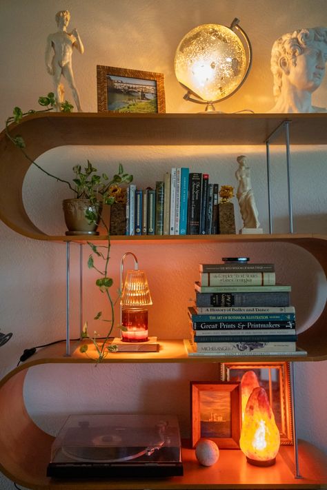 Post Image Expensive Candles, My Bookshelf, Estilo Indie, Up House, My Living Room, Apartment Decor Inspiration, Cute Room Decor, Apartment Inspiration, Living Room Inspo