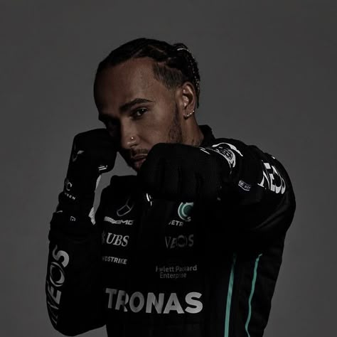 Lewis Hamilton Profile Picture, Lewis Hamilton Pfp, Charles Leclerc Lewis Hamilton, F1 Manager, F1 Hamilton, Mercedes Lewis, Dirty Air Series, Symbiote Spiderman, Lewis Hamilton Formula 1