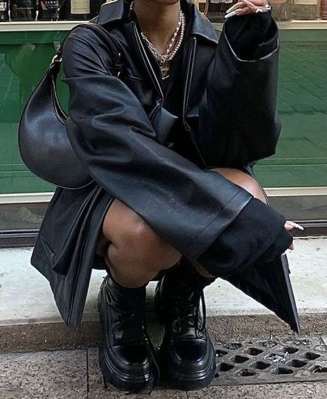 Urban Witch, Black Jacket Outfit, Skirt Outfits Aesthetic, Dinner Fits, Black Skirt Outfits, Trendy Outfit Inspo, Skirt Aesthetic, Leather Jacket Girl, Fancy Fits