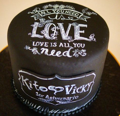 Chalkboard cake rocking it with the Beatles! So cool design from delicatessepostres Chalkboard Cake, Chalkboard Theme, With The Beatles, Cake Artist, Cake Fondant, Chalkboard Wedding, Love Cake, Cake Art, So Cool