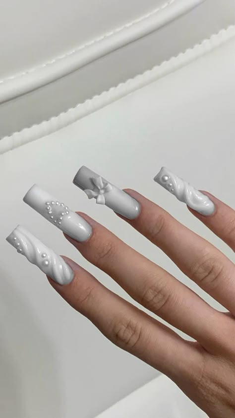 White Silver Nails, White Nails With Designs, Carcase Iphone, White Gel Nails, The Best Nails, Hippie Nails, Stylish Nails Designs, Grunge Nails, Girly Acrylic Nails