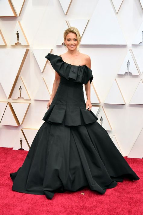 See all the very best Oscars red carpet looks from the 2020 ceremony, including your favorite A-listers. Oscars 2020 Red Carpet, Oscar 2020, Oscars Fashion, Oscars Red Carpet Dresses, Elie Saab Gowns, Academy Awards Red Carpet, Oscars 2020, Dior Gown, Celebrity Style Guide