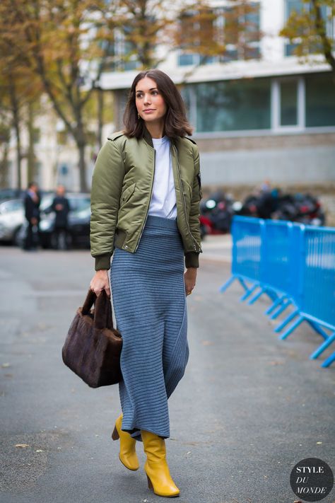 Paris SS 2017 Street Style: Diletta Bonaiuti Diletta Bonaiuti, How To Have Style, Yellow Boots, Walking Down The Street, Street Style 2017, 2017 Fashion Trends, Trending Boots, Fashion Photography Inspiration, Street Fashion Photography