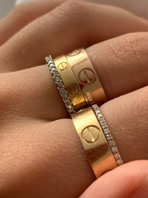 #cartier #cartierlove #cartierhighjewelry #cartierlovecollection #gold #diamond #ringstack #rings #aesthetic #christmas #goldring Cartier Love Ring, Expensive Jewelry Luxury, Cartier Jewelry, Dope Jewelry, Classy Jewelry, Stacked Jewelry, Expensive Jewelry, Cartier Love, Jewelry Lookbook