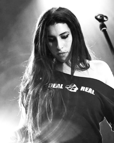 Amy Wine, Amy Winehouse Style, Amy W, Amazing Amy, Wine House, Beautiful Voice, Amy Winehouse, Her Music, My Queen