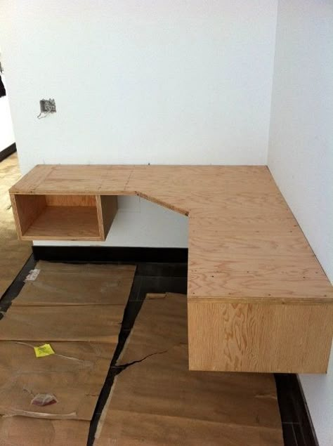 floating desk: solution for lacking support at one/both sides. Corner Desk Plans, Floating Corner Desk, Computer Desk Plans, Standing Desk Design, Ikea Linnmon, Diy Corner Desk, Diy Desk Plans, Diy Computer Desk, Desk Plans