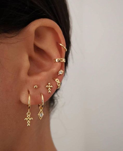 Ušný Piercing, Fashion 40s, Ear Peircings, Cool Ear Piercings, Pretty Ear Piercings, Cute Ear Piercings, Fashion Australia, Piercing Inspo, Piercings Jewelry