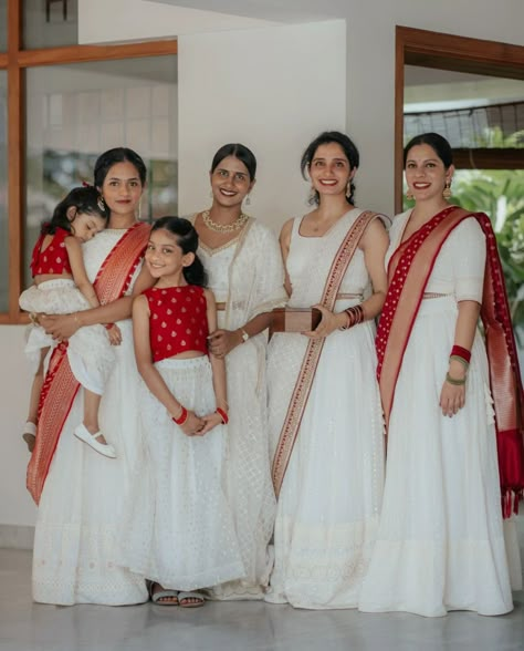 Cousin Engagement Dress, Marriage Dress Code For Cousins Kerala, Kerala Bridesmaid Dresses, Dress Code For Kerala Wedding, Cousin Wedding Outfit Indian, Traditional Dhavani Designs, Kerala Davani, Indian Bridesmaids Outfits Ideas, Kerala Dhavani