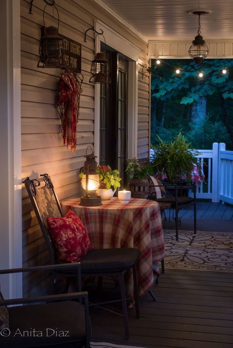 Porch Oasis, Porch Styling, Porch Seating, Front Porch Seating, Country Front Porches, Small Porch Decorating, Cage Decor, Southern Porches, Porch Life