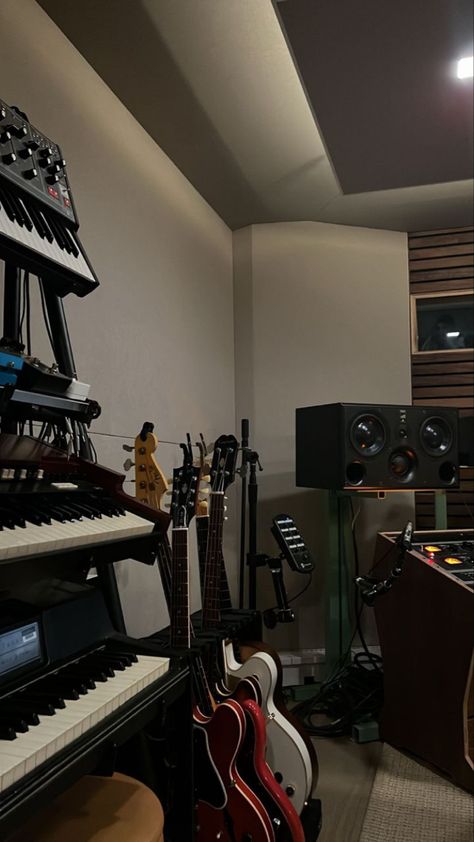 Recording Studio Aesthetic, Music Studio Aesthetic, Muka Lelaki, Band Au, Studio Vibes, Basement Studio, Music Studio Room, Career Vision Board, Dream Music