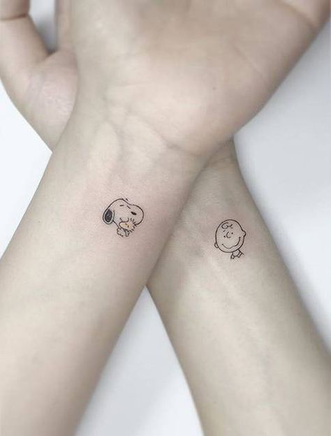 Matching Snoopy and Charlie Brown tattoo. 27 Tattoo, Tattoo Sonne, Snoopy Tattoo, Browning Tattoo, Matching Sister Tattoos, Shape Tattoo, Bff Tattoos, Mother Daughter Tattoos, Cartoon Tattoos