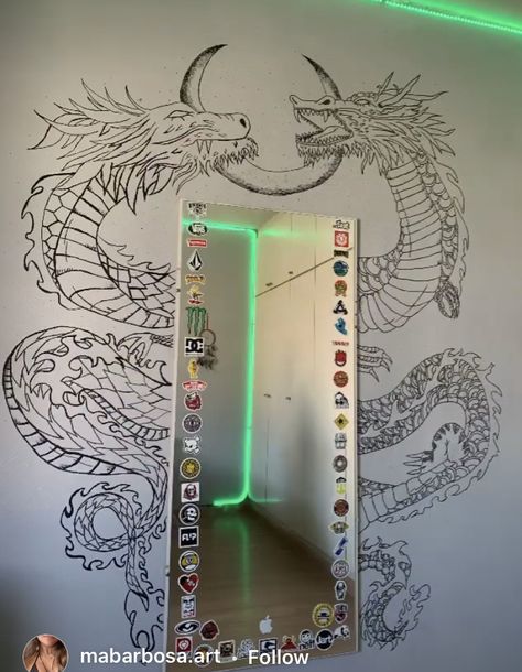 Drawings On Wall Aesthetic Room, Drawing On Bedroom Wall Aesthetic, Mirror Graffiti Aesthetic, Wall Painting Room Aesthetic, Wall Drawings Aesthetic, Draw On Wall Ideas, Bedroom Murals Aesthetic, Graffiti Decor Interior Design, Room Mural Ideas Aesthetic