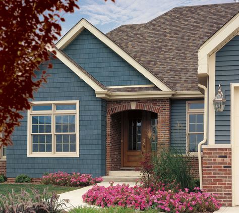 Teal Siding,  this is the new color I want for my siding Brick House Colors, Vinyl Siding Colors, Best Exterior House Paint, Home Siding, Blue Siding, Exterior Paint Ideas, Brick Ideas, Siding Ideas, House Paint Color Combination