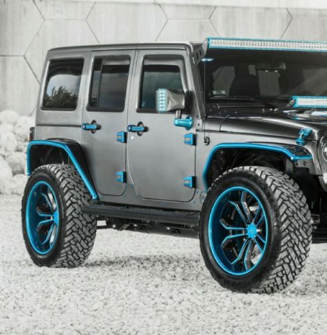 Black And Blue Jeep Wrangler, Black Jeep With Blue Accents, Silver Jeep Wrangler Accent Colors, Girl Jeep Wrangler, Dream Car Jeep, Jeep Wrangler Colors, Custom Jeeps, Jeep Wrangler Wheels, Blue Jeep Wrangler